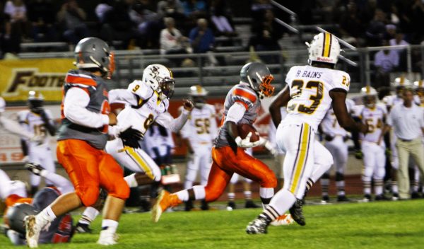 Nigel Warren leads the charge to the end-zone, with the Lancers close behind.