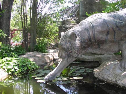 charles paddock zoo tiger statue