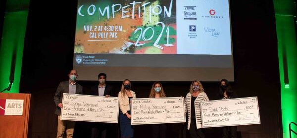 Student entrepreneurs win prizes for innovative ideas at Elevator Pitch Competition