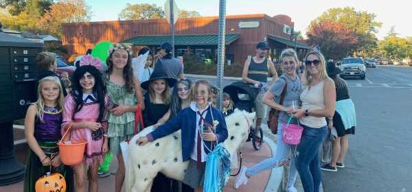 trick or treaters in templeton
