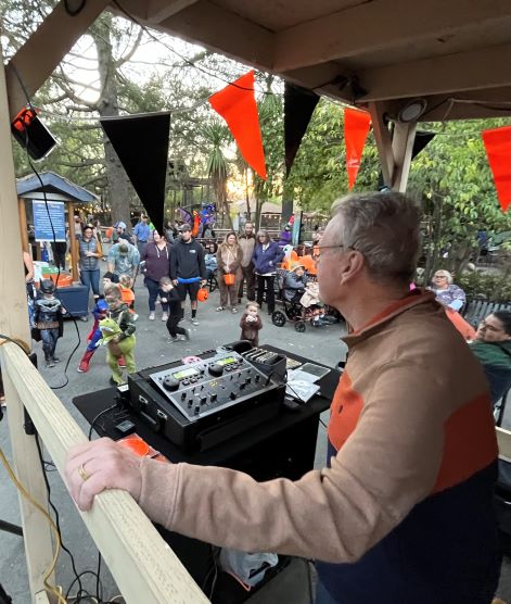 Garry Brill playing music for kids, dancing