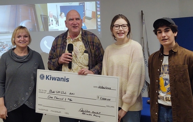 Kiwanis Club donates to Model United Nations Club at high school