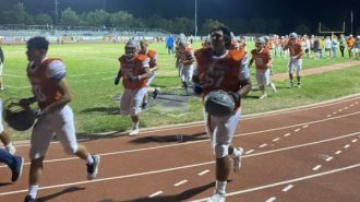 Atascadero Greyhounds dominate Oakland Wildcats 41-8