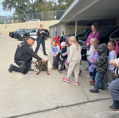 Kindergarten class tours Atascadero Police Department