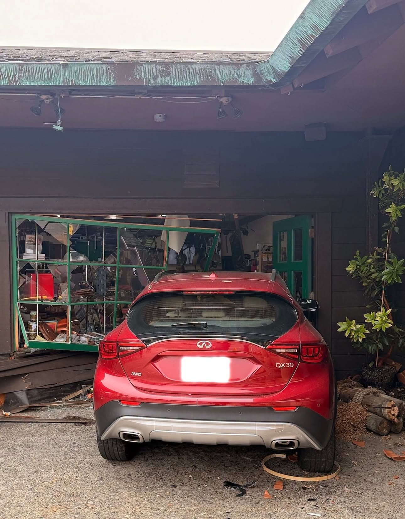 Driver crashes vehicle into Shell Beach business